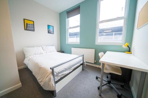 Bright and tidy student accommodation featuring...
