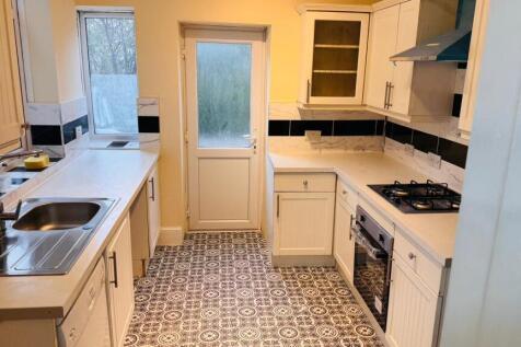A well-maintained kitted kitchen featuring ampl...