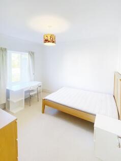 Bright, freshly painted double bedroom with a w...