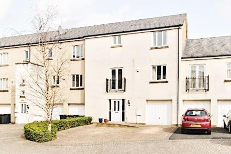 Modern terraced townhouses with integrated gara...