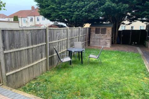 A spacious and inviting garden area, perfect fo...