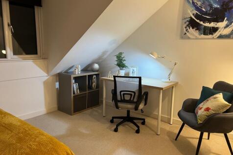 A spacious and inviting large double bedroom wi...