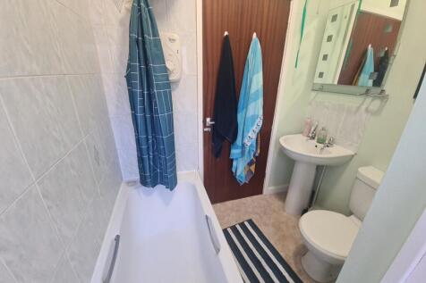 A clean and well-maintained bathroom with a bat...