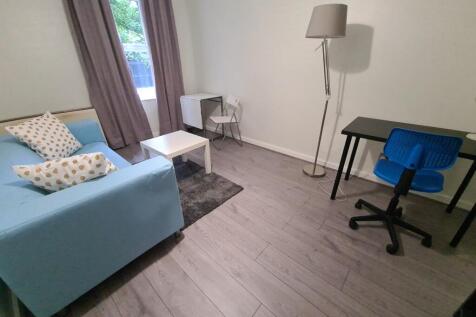 A bright and tidy single bedroom featuring a co...