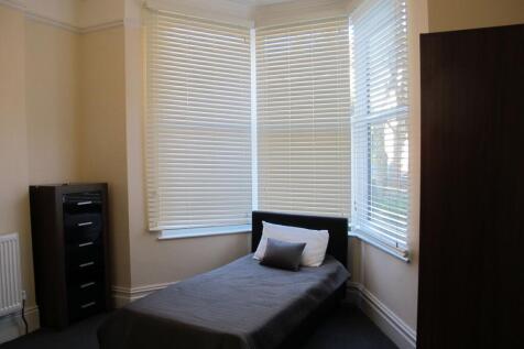 Bright, neatly presented single bedroom with a ...