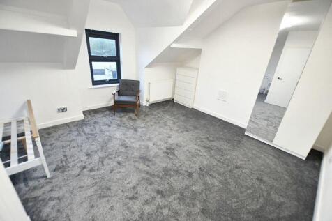 Bright, recently renovated attic bedroom with c...