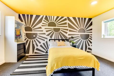 Bright and vibrant double bedroom featuring a s...