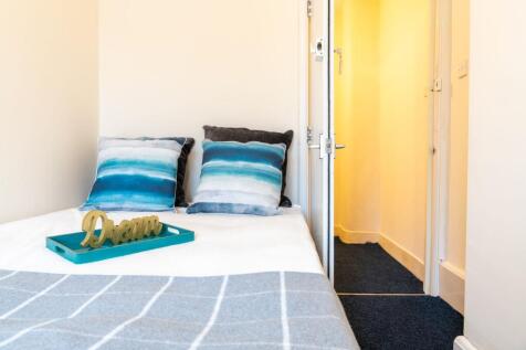 Bright, neatly presented single bedroom with a ...