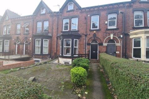 Charming terraced house with a tidy front garde...