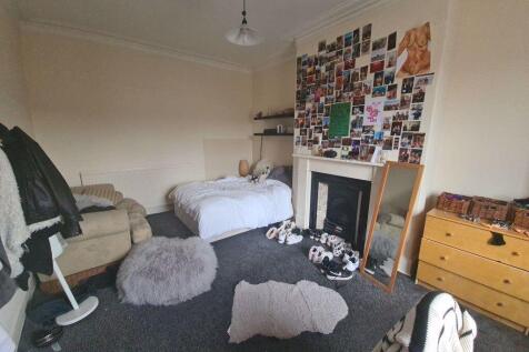 Cozy single bedroom featuring a comfortable bed...