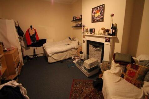 Cozy bedroom featuring a comfortable single bed...