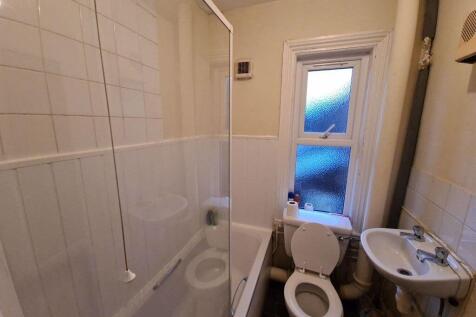 A clean and functional bathroom suite featuring...