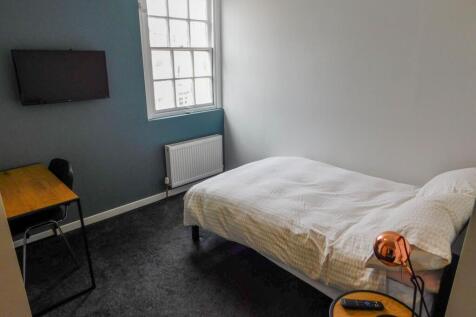 A cozy bedroom featuring a comfortable double b...