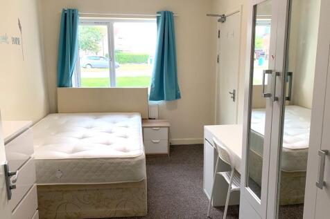 Bright and tidy double bedroom featuring a comf...