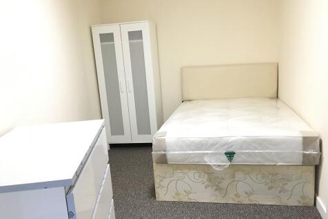 A neat and bright single bedroom featuring a co...