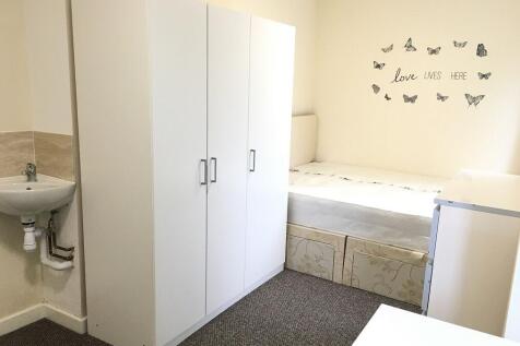 Bright and tidy single bedroom featuring a whit...