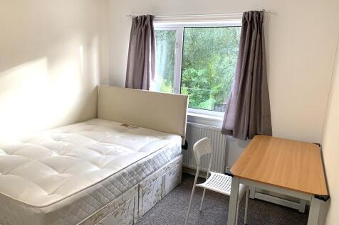 Bright and tidy single bedroom featuring a comf...