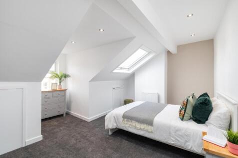 Bright, recently refurbished double bedroom in ...