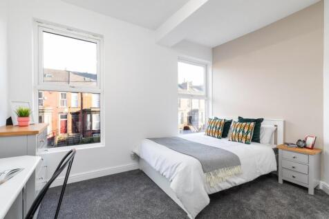 Bright, neatly styled double bedroom with two l...