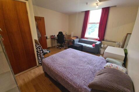 Bright, well-appointed double bedroom with two ...