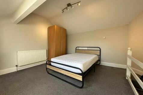 A bright and tidy double bedroom featuring a mo...