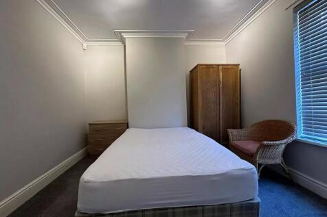 A tidy double bedroom featuring a comfortable b...