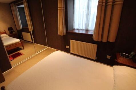 Cozy double bedroom with a comfortable bed, mir...