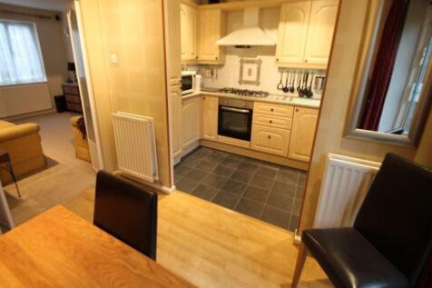 Well-kept kitchen opening into a comfortable li...