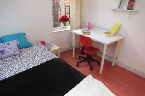 Bright and welcoming single bedroom featuring a...