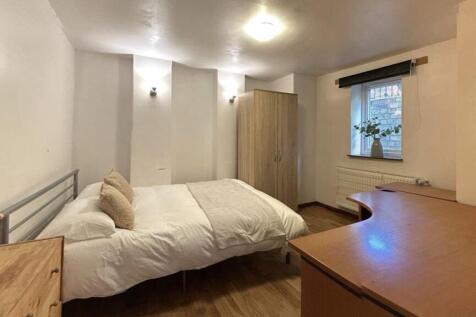 A cozy bedroom featuring a comfortable double b...