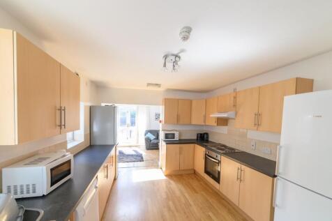 Bright and modern kitchen with ample wood-finis...