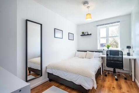 Bright, modern double bedroom with a comfortabl...