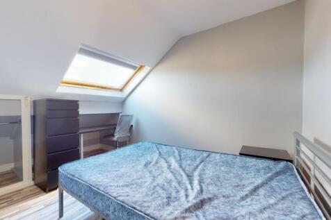 Bright and airy single bedroom with a skylight ...