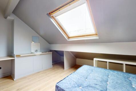 Bright and welcoming bedroom with a large skyli...