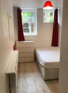 A light and tidy double bedroom featuring a bed...