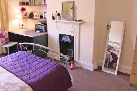 Bright, warmly decorated double bedroom with a ...