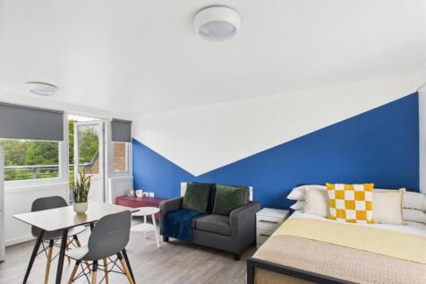 Bright, modern double bedroom with a comfortabl...