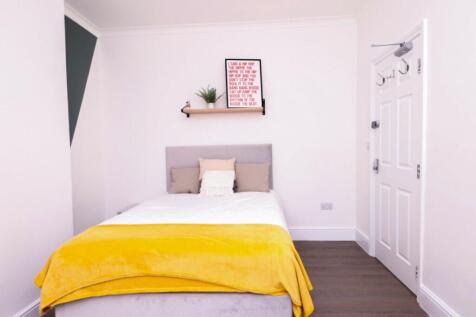 A bright and inviting double bedroom featuring ...