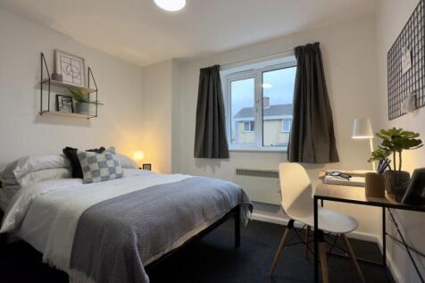 A spacious and inviting large double bedroom fe...