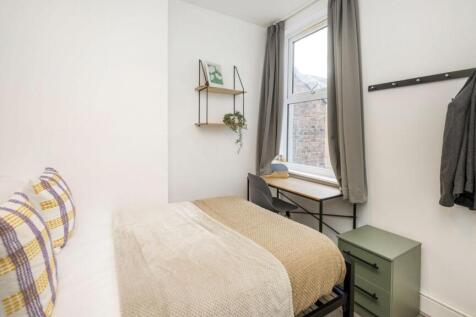 A bright and inviting double bedroom featuring ...
