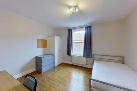 Bright, neatly presented single bedroom with wo...