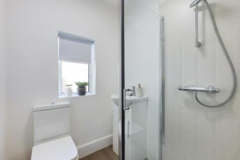 A modern and clean bathroom featuring a spaciou...