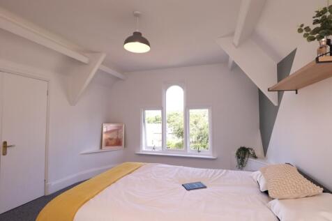 A spacious and bright large double bedroom, per...