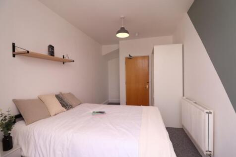 A bright and inviting double bedroom featuring ...