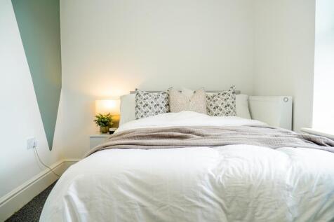 A bright and inviting double bedroom featuring ...
