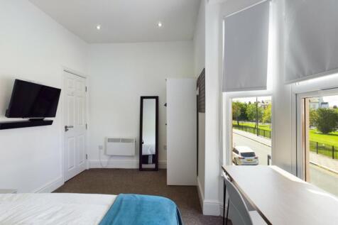 A bright and spacious double bedroom with moder...