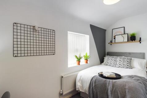 A bright and inviting double bedroom featuring ...