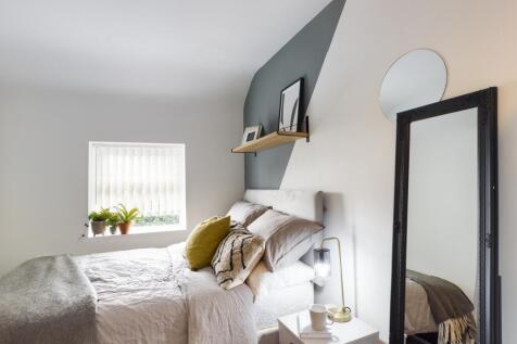 A stylish and well-maintained double bedroom fe...