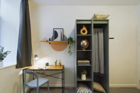 A stylish and well-organized double bedroom fea...