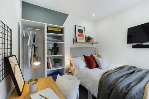 A stylish and well-organized double bedroom fea...